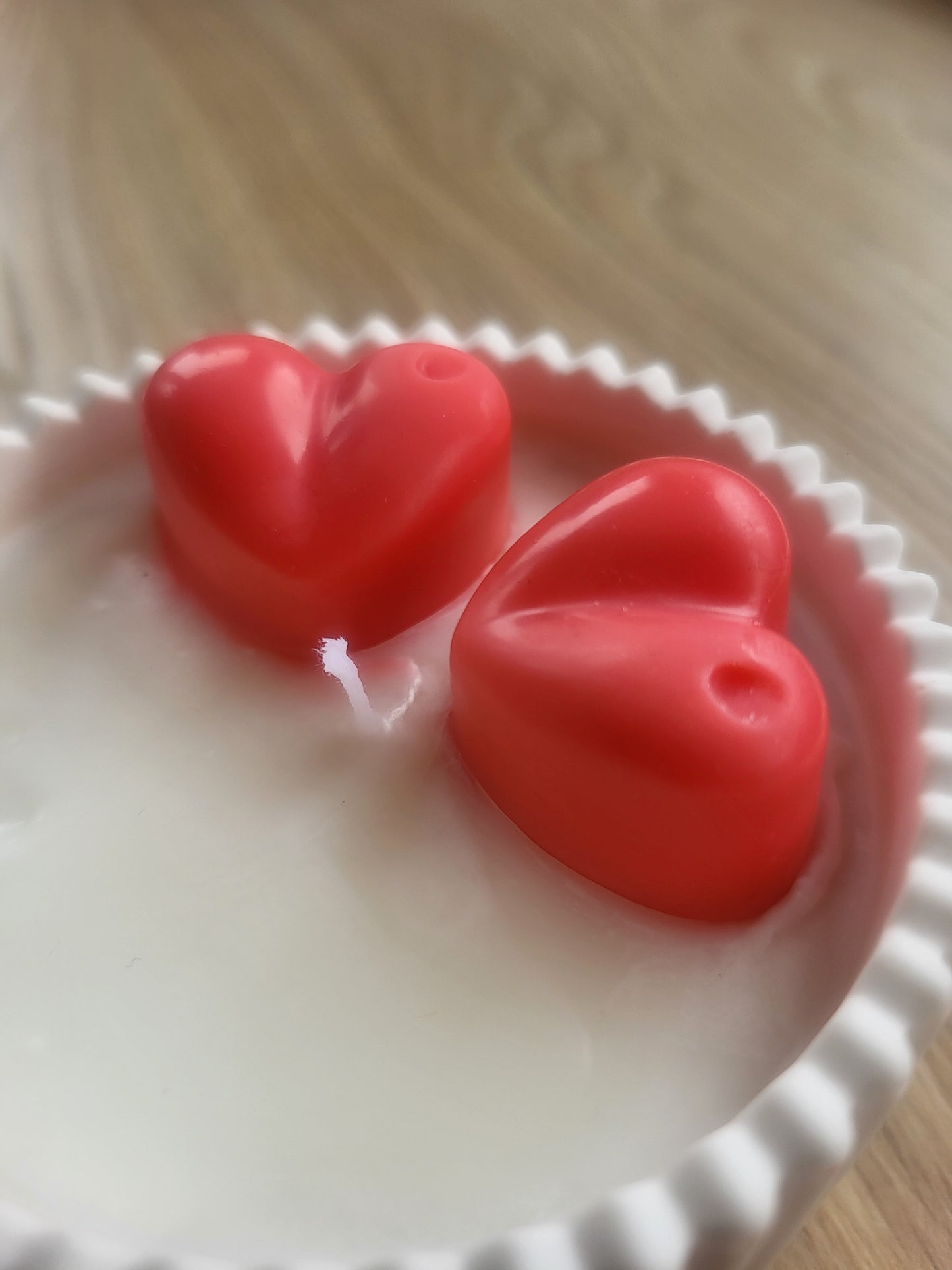 Ribbed pot with hearts