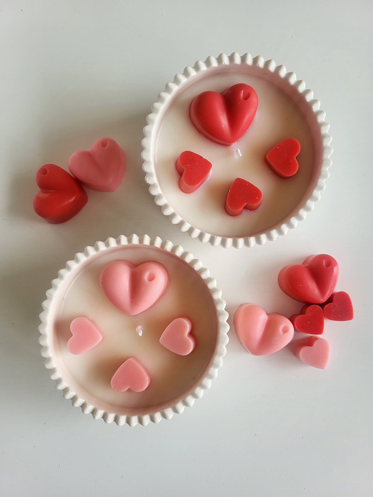 Ribbed pot with hearts