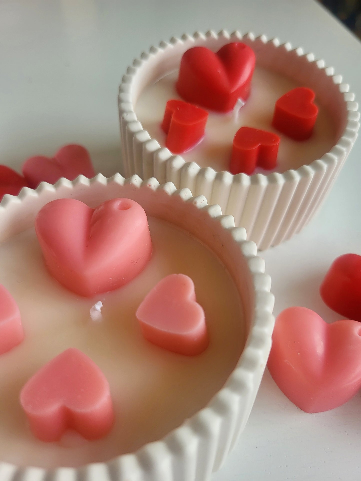 Ribbed pot with hearts