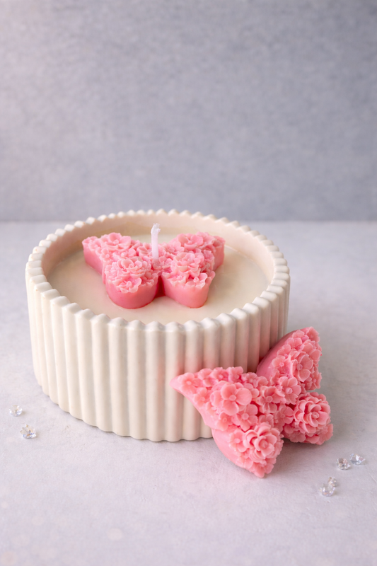 Ribbed pot with butterfly